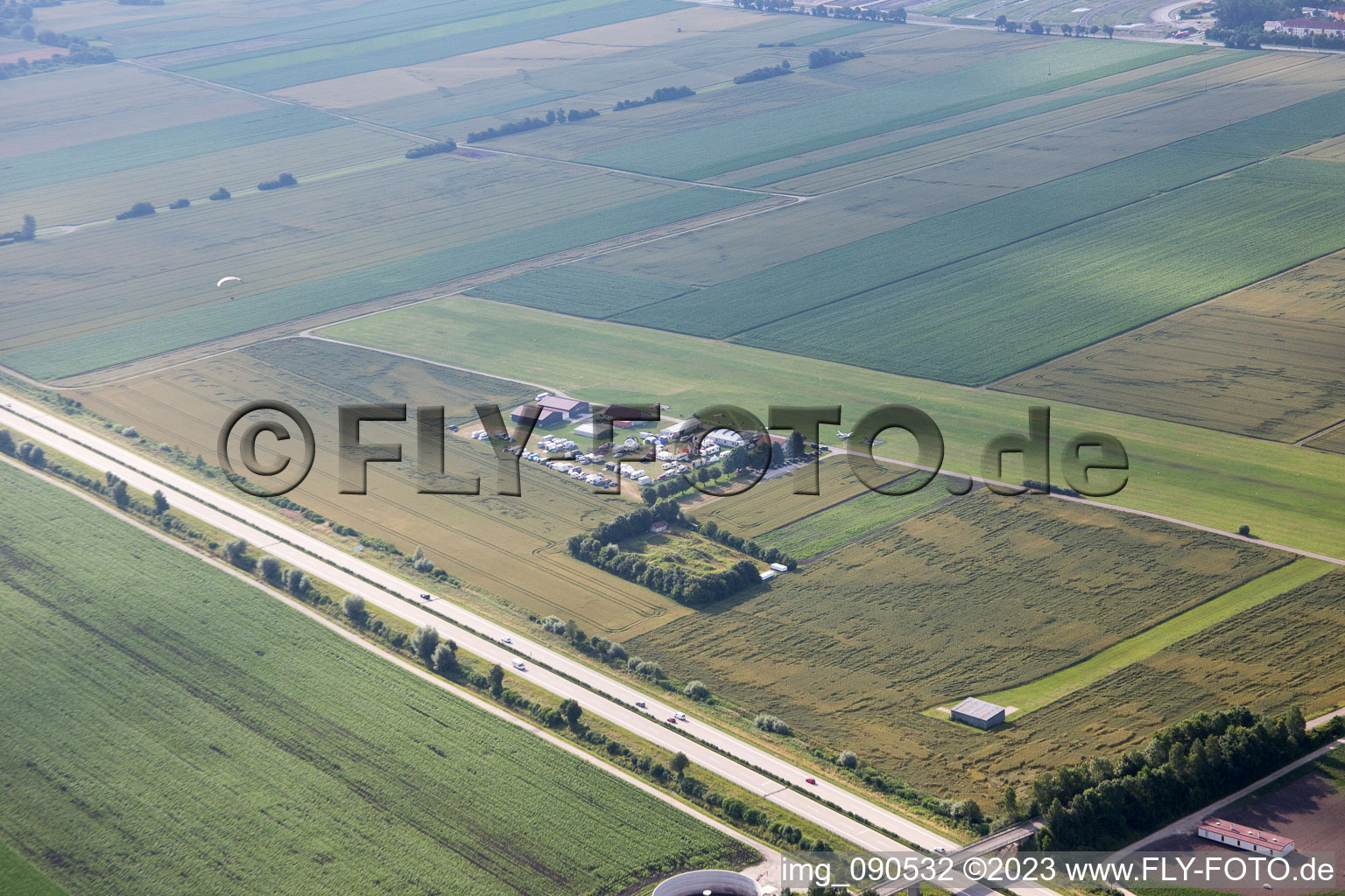 Luftbild von Dingolfing, Flugplatz im Bundesland Bayern, Deutschland