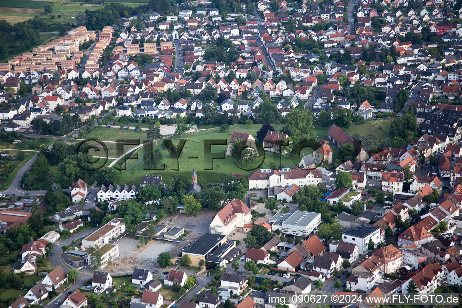 Luftbild von Lorsch im Bundesland Hessen, Deutschland