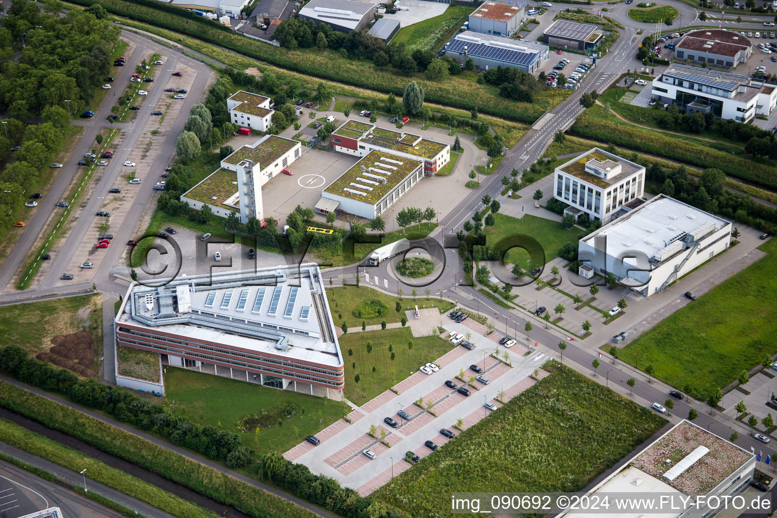 Gebäude und Produktionshallen auf dem Werksgelände Vileda GmbH in Weinheim im Bundesland Baden-Württemberg, Deutschland