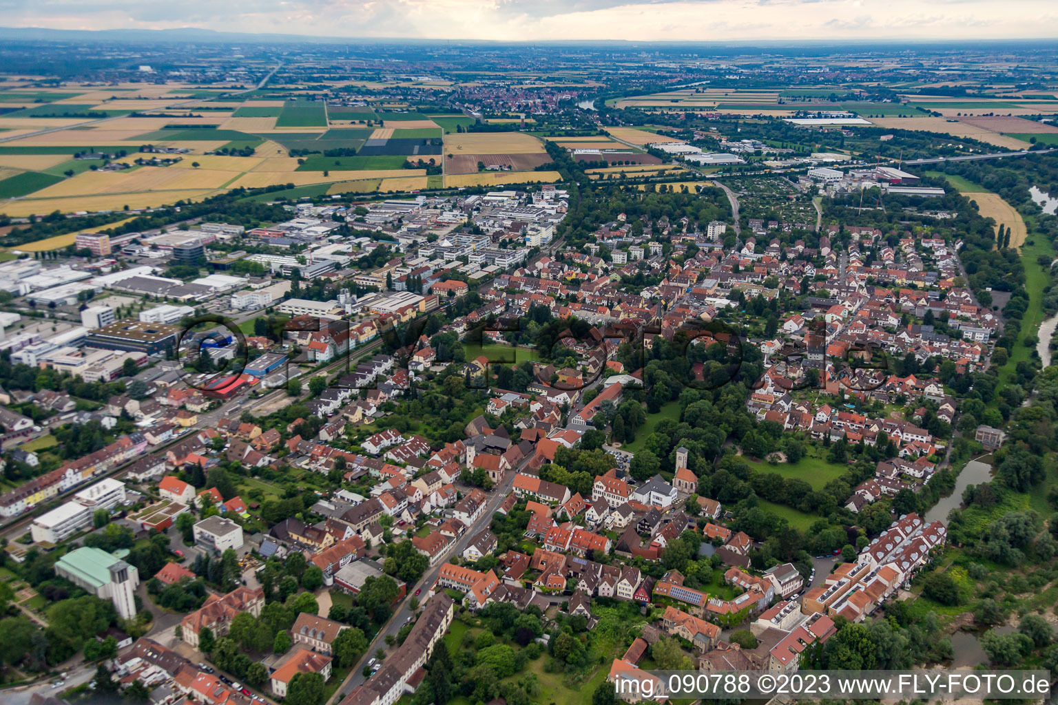 Luftaufnahme von Ortsteil Wieblingen in Heidelberg im Bundesland Baden-Württemberg, Deutschland
