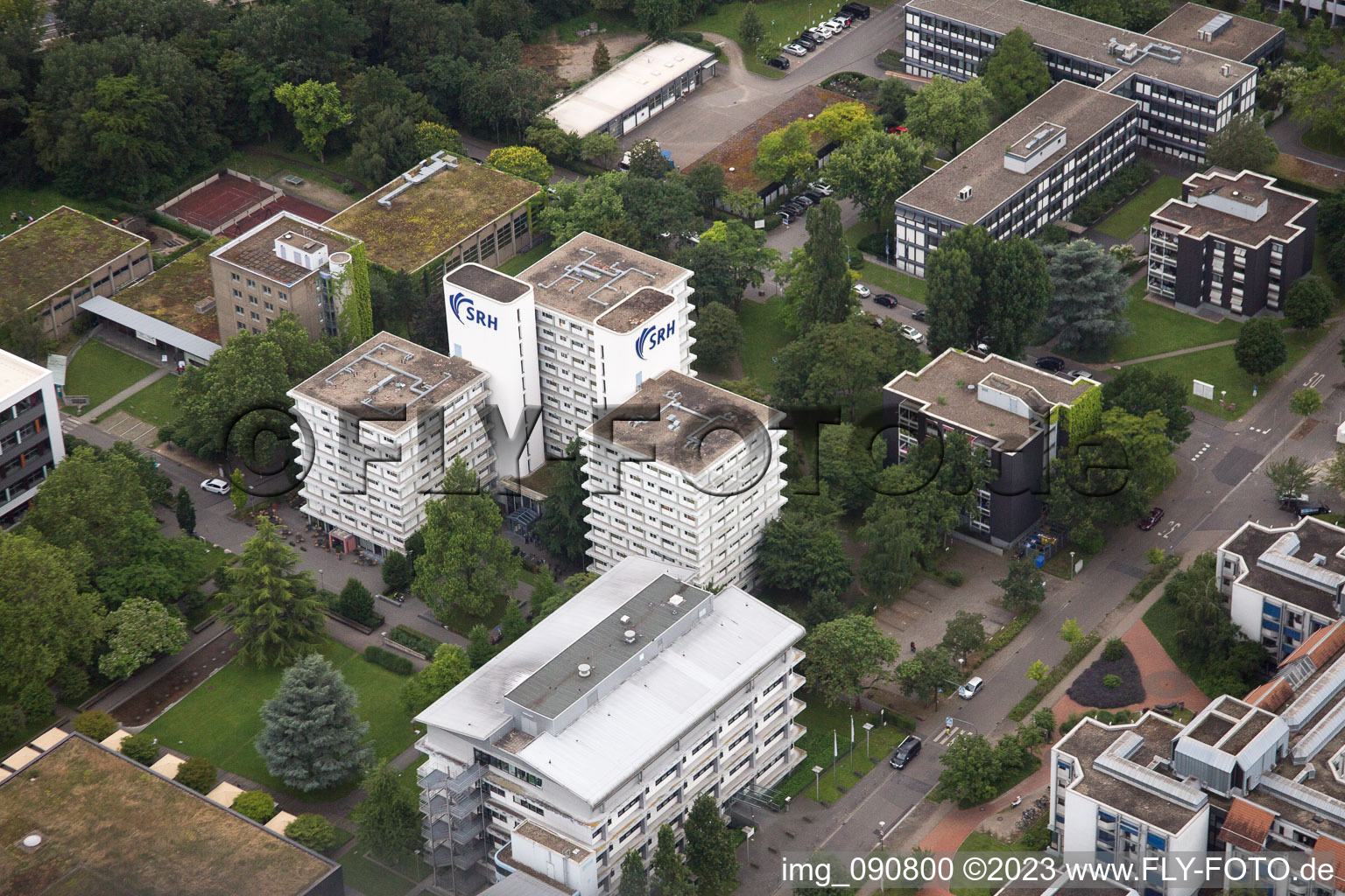 Schrägluftbild von Gebäudekomplex der Hochschule SRH im Ortsteil Wieblingen in Heidelberg im Bundesland Baden-Württemberg, Deutschland
