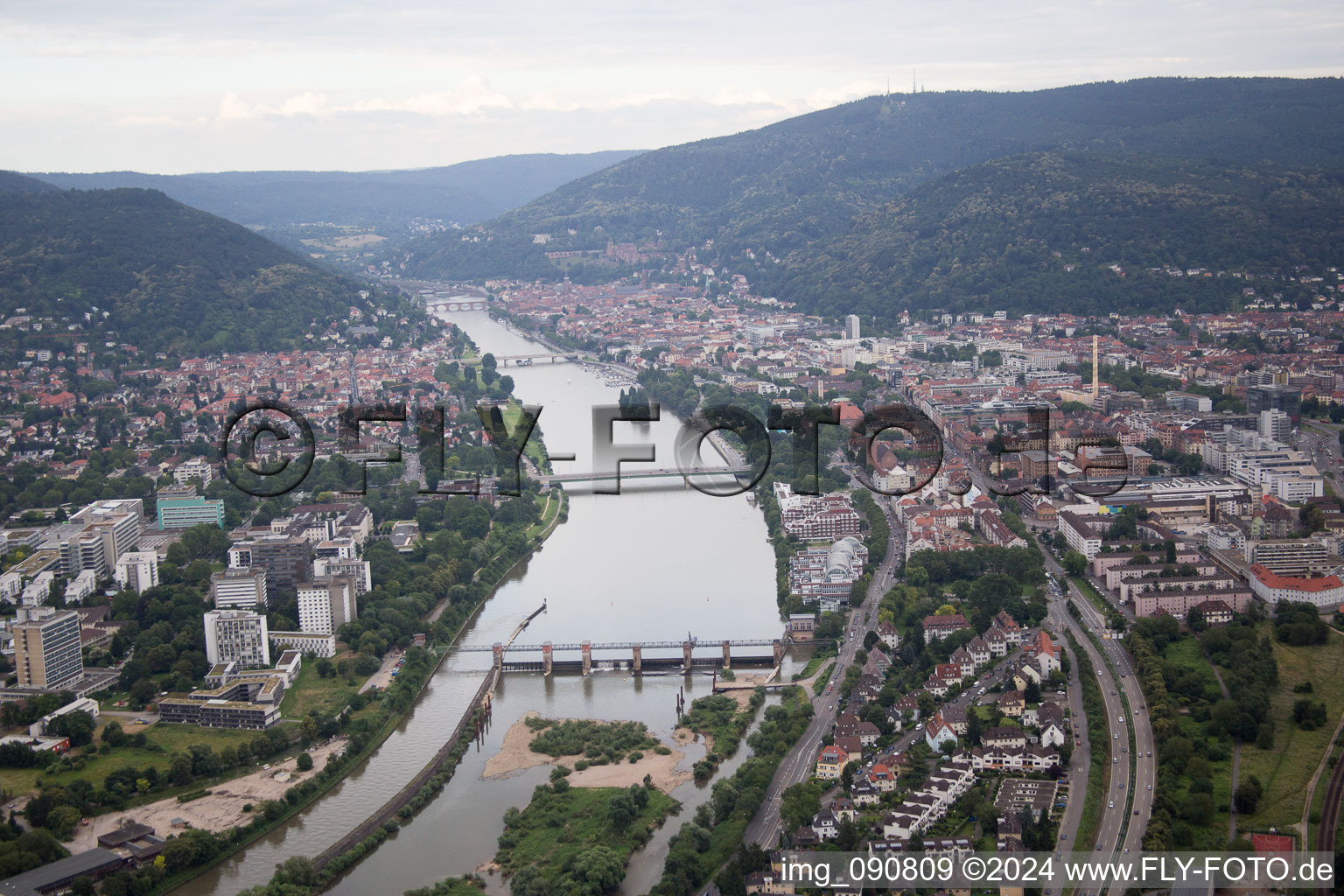 Neckar und Neuenheim in Heidelberg im Bundesland Baden-Württemberg, Deutschland