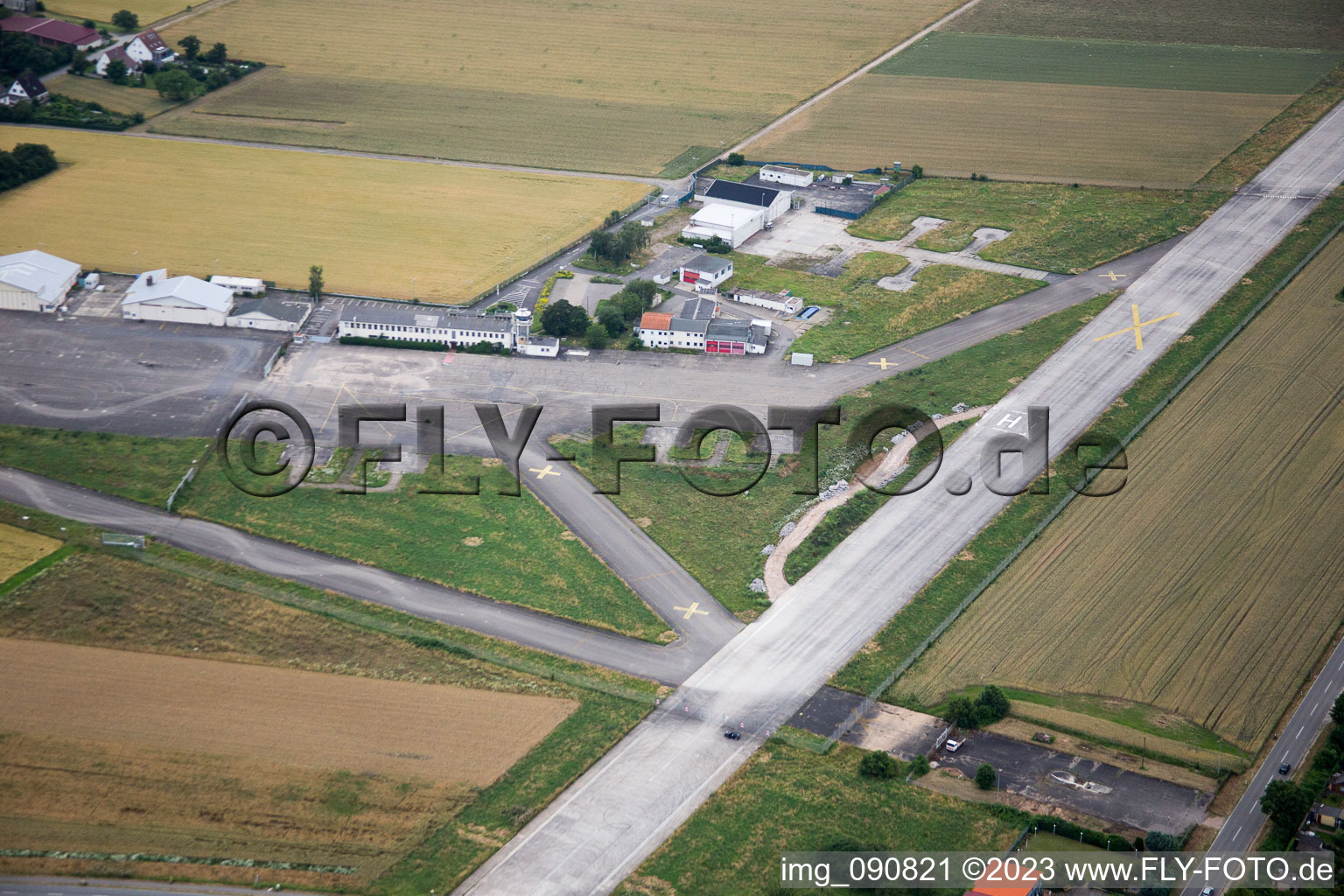 Luftbild von HD-Kirchheim, ehem. Ami-Flugplatz im Ortsteil Patrick Henry Village in Heidelberg im Bundesland Baden-Württemberg, Deutschland