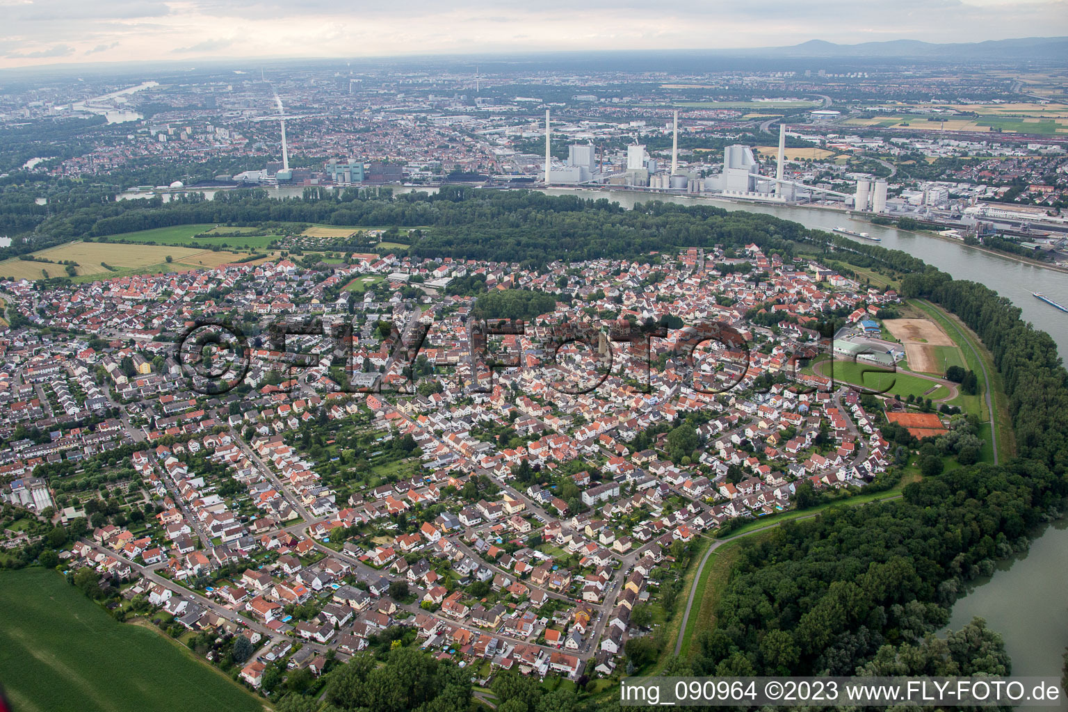 Altrip im Bundesland Rheinland-Pfalz, Deutschland aus der Vogelperspektive