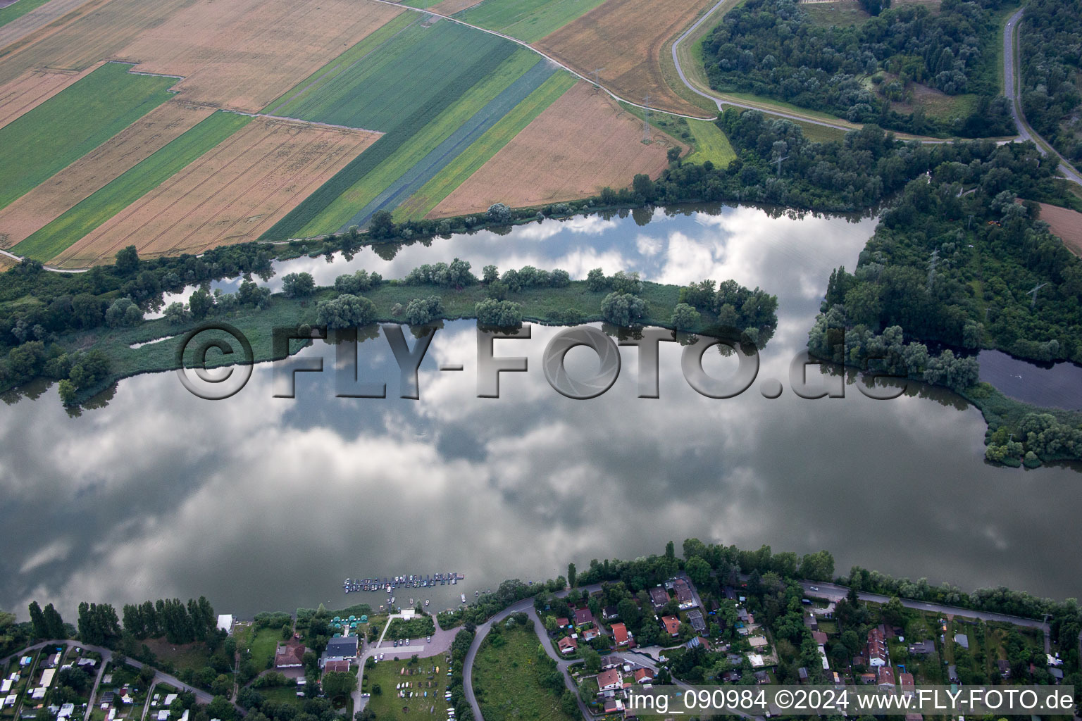 Altrip, Blaue Adria im Bundesland Rheinland-Pfalz, Deutschland aus der Luft betrachtet