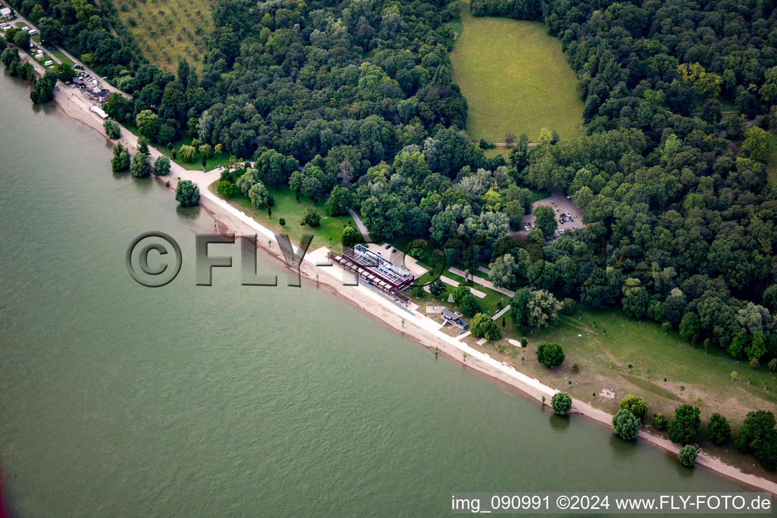 Luftbild von Rheinstrandbad im Ortsteil Niederfeld in Mannheim im Bundesland Baden-Württemberg, Deutschland