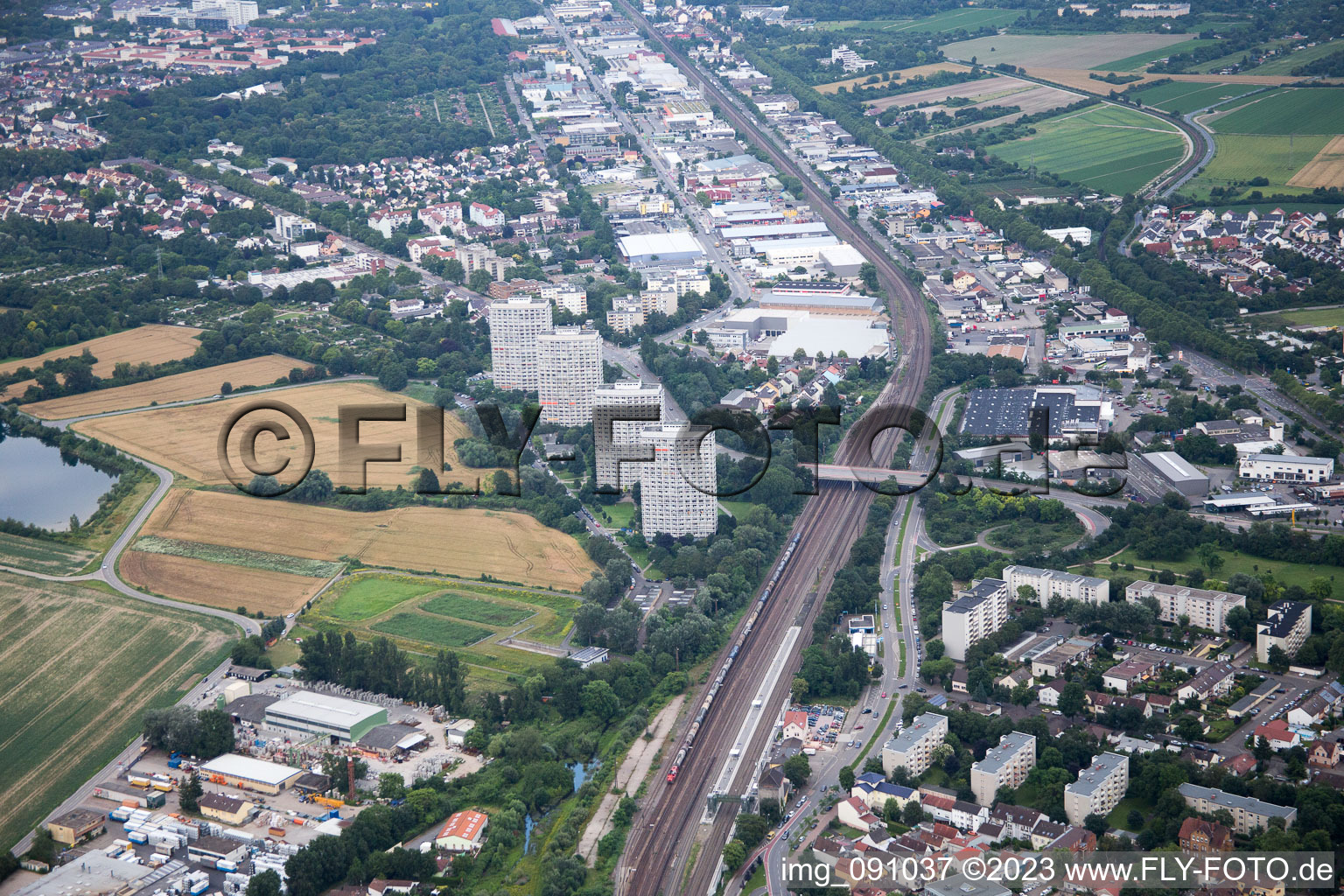 Luftbild von Industriestraße im Ortsteil Friesenheim in Ludwigshafen am Rhein im Bundesland Rheinland-Pfalz, Deutschland