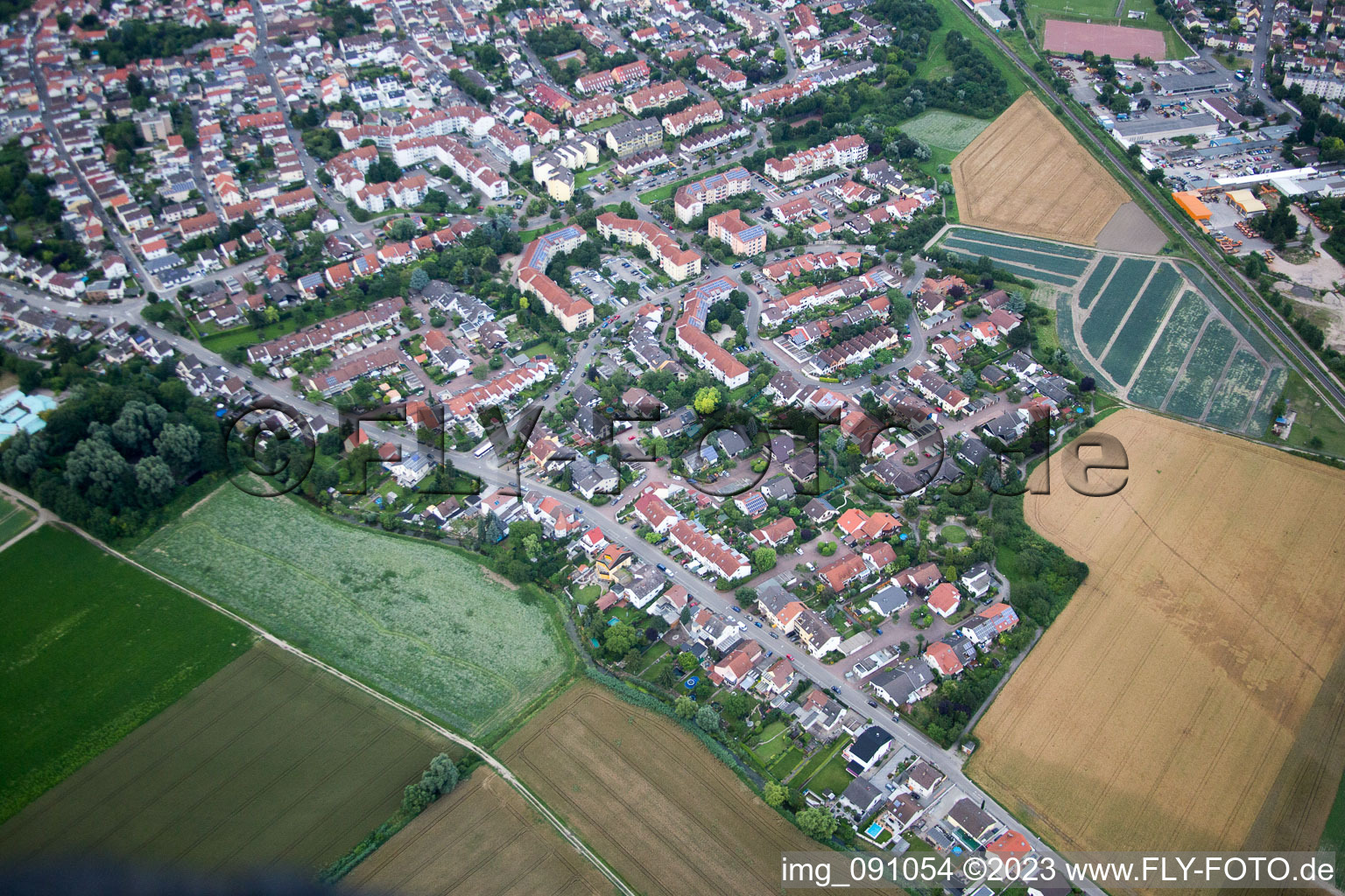 Ortsteil Edigheim in Ludwigshafen am Rhein im Bundesland Rheinland-Pfalz, Deutschland von oben