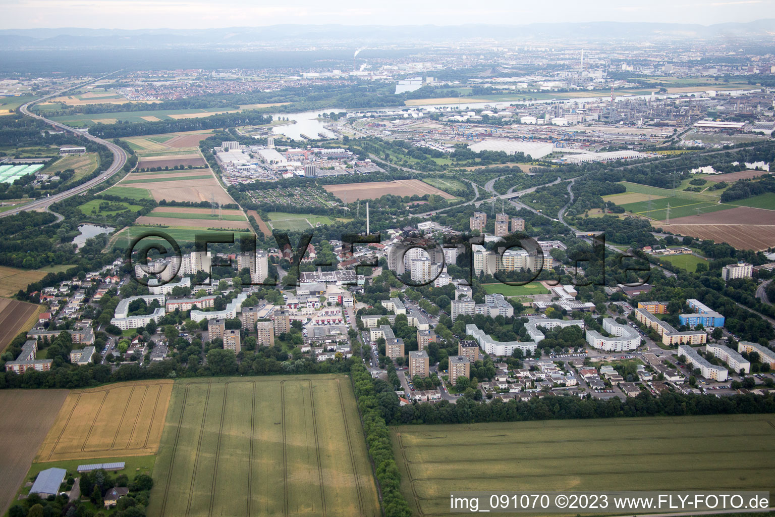 Ortsteil Pfingstweide in Ludwigshafen am Rhein im Bundesland Rheinland-Pfalz, Deutschland von oben gesehen