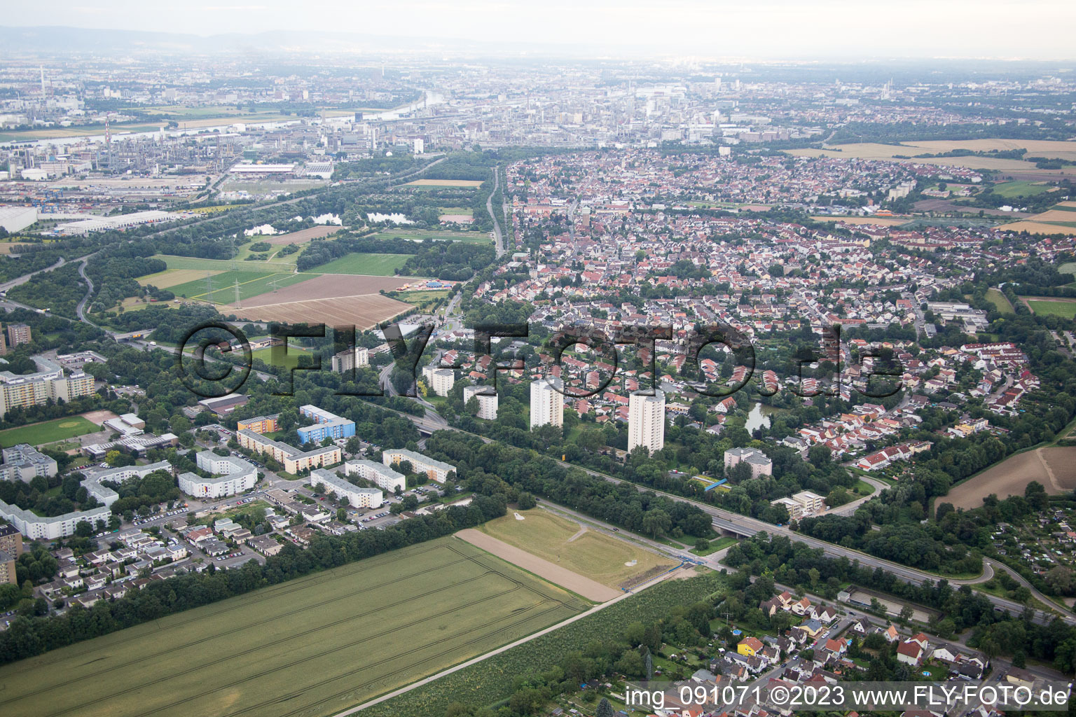 Ortsteil Edigheim in Ludwigshafen am Rhein im Bundesland Rheinland-Pfalz, Deutschland aus der Luft