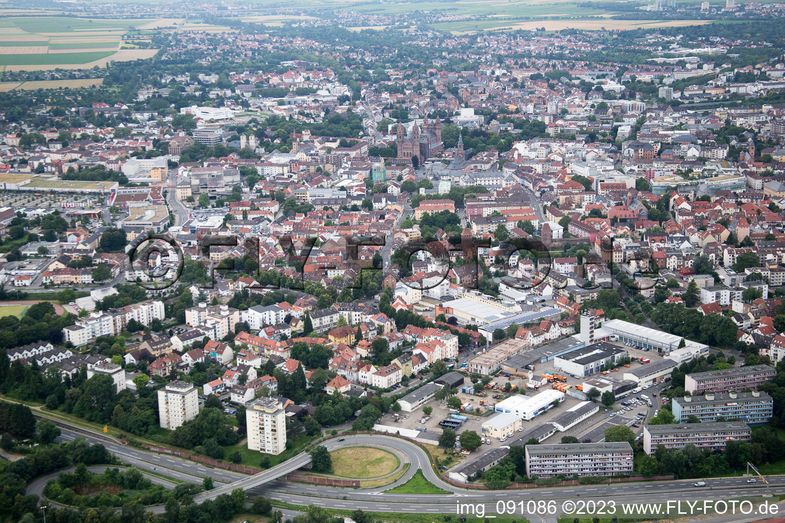 Worms im Bundesland Rheinland-Pfalz, Deutschland aus der Drohnenperspektive
