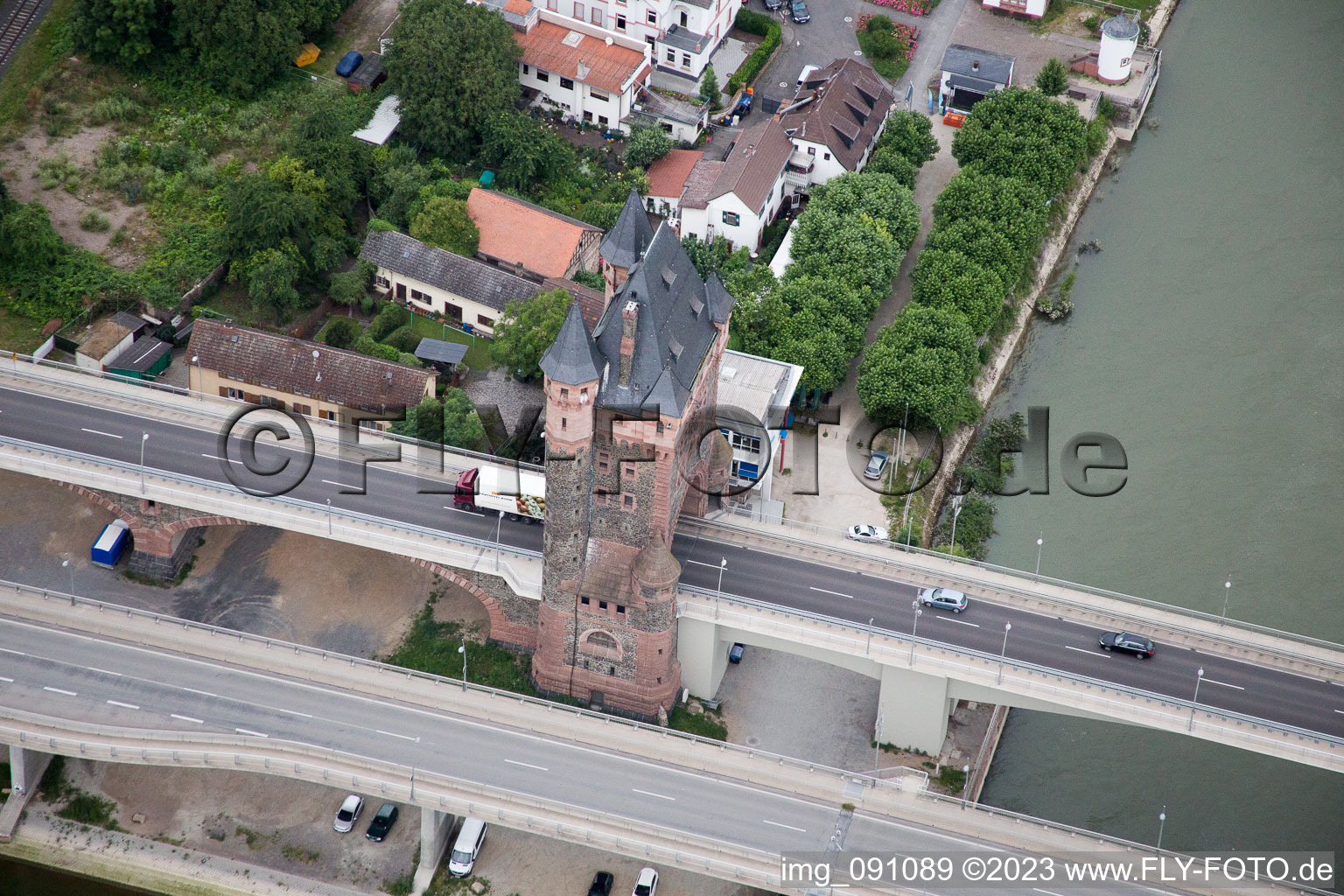 Luftbild von Nibelungenbrücke über den Rhein in Worms im Bundesland Rheinland-Pfalz, Deutschland