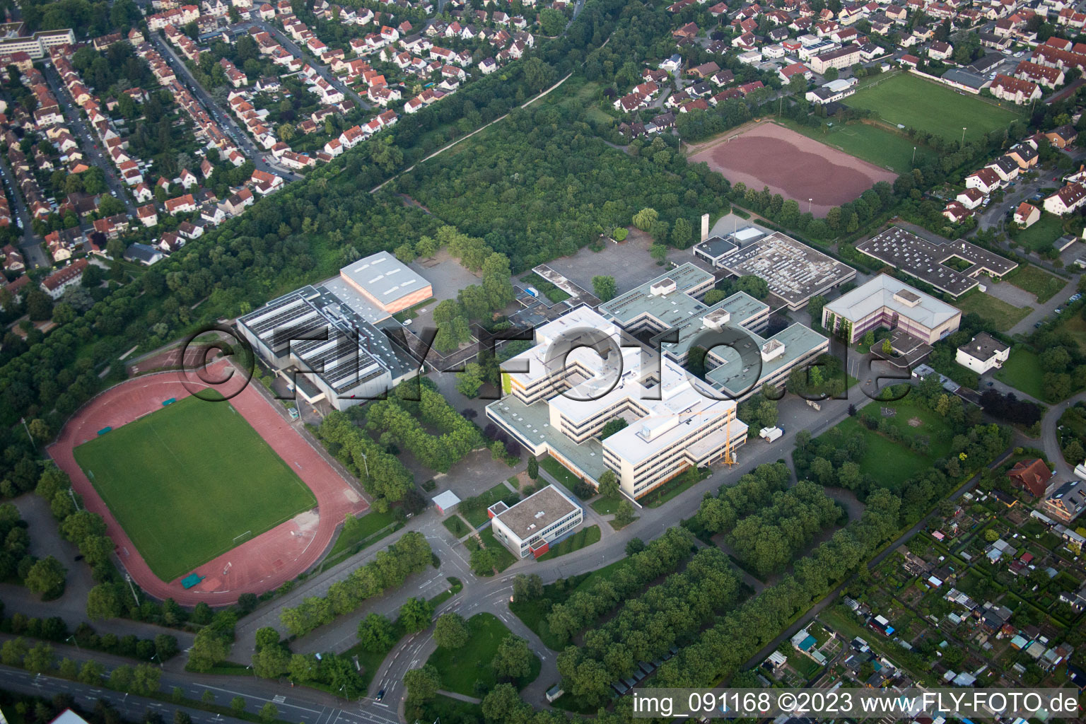 Kar-Hoffmann Schule im Ortsteil Neuhausen in Worms im Bundesland Rheinland-Pfalz, Deutschland