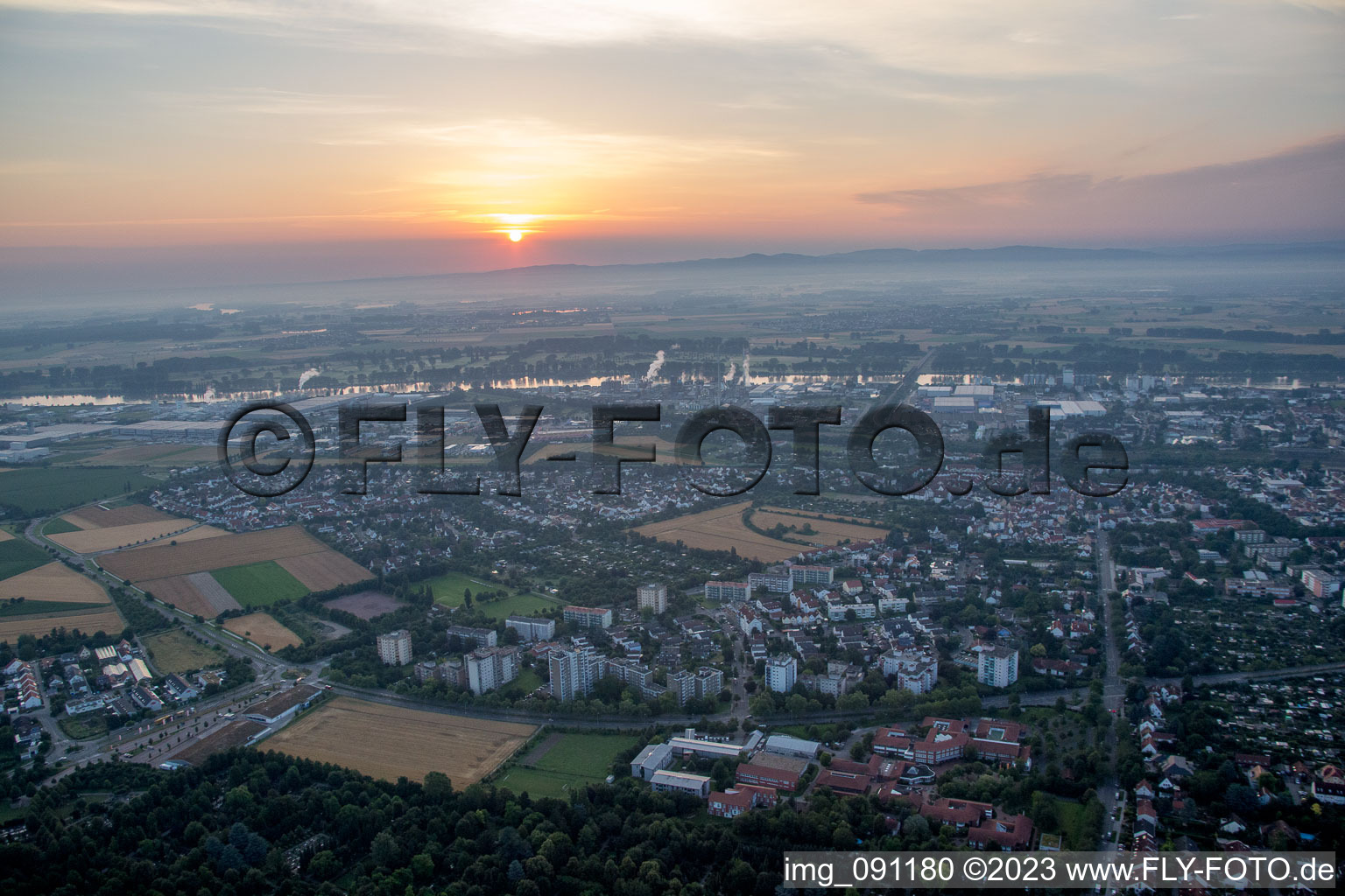 Luftaufnahme von Ortsteil Neuhausen in Worms im Bundesland Rheinland-Pfalz, Deutschland