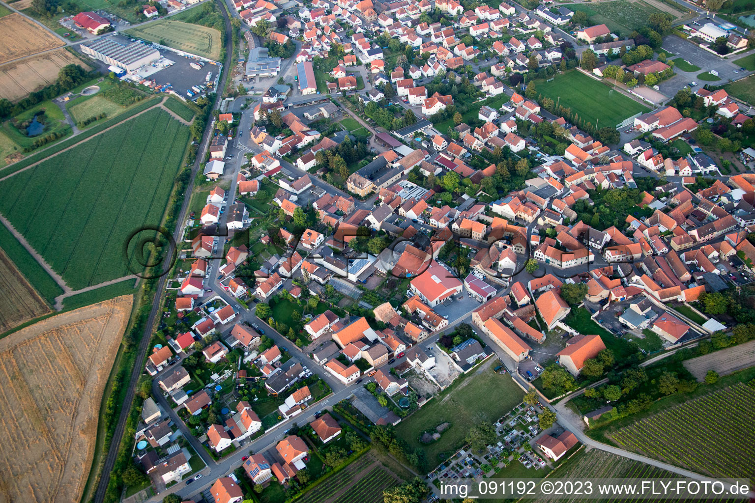Luftbild von Bockenheim an der Weinstraße im Bundesland Rheinland-Pfalz, Deutschland
