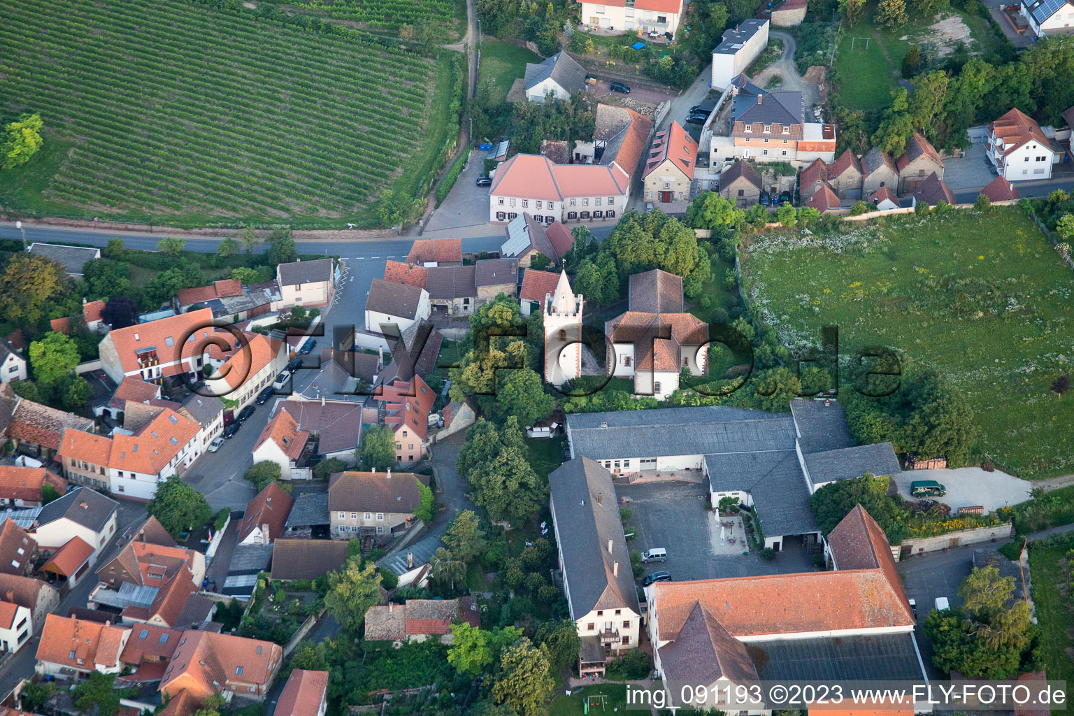 Luftaufnahme von Bockenheim an der Weinstraße im Bundesland Rheinland-Pfalz, Deutschland