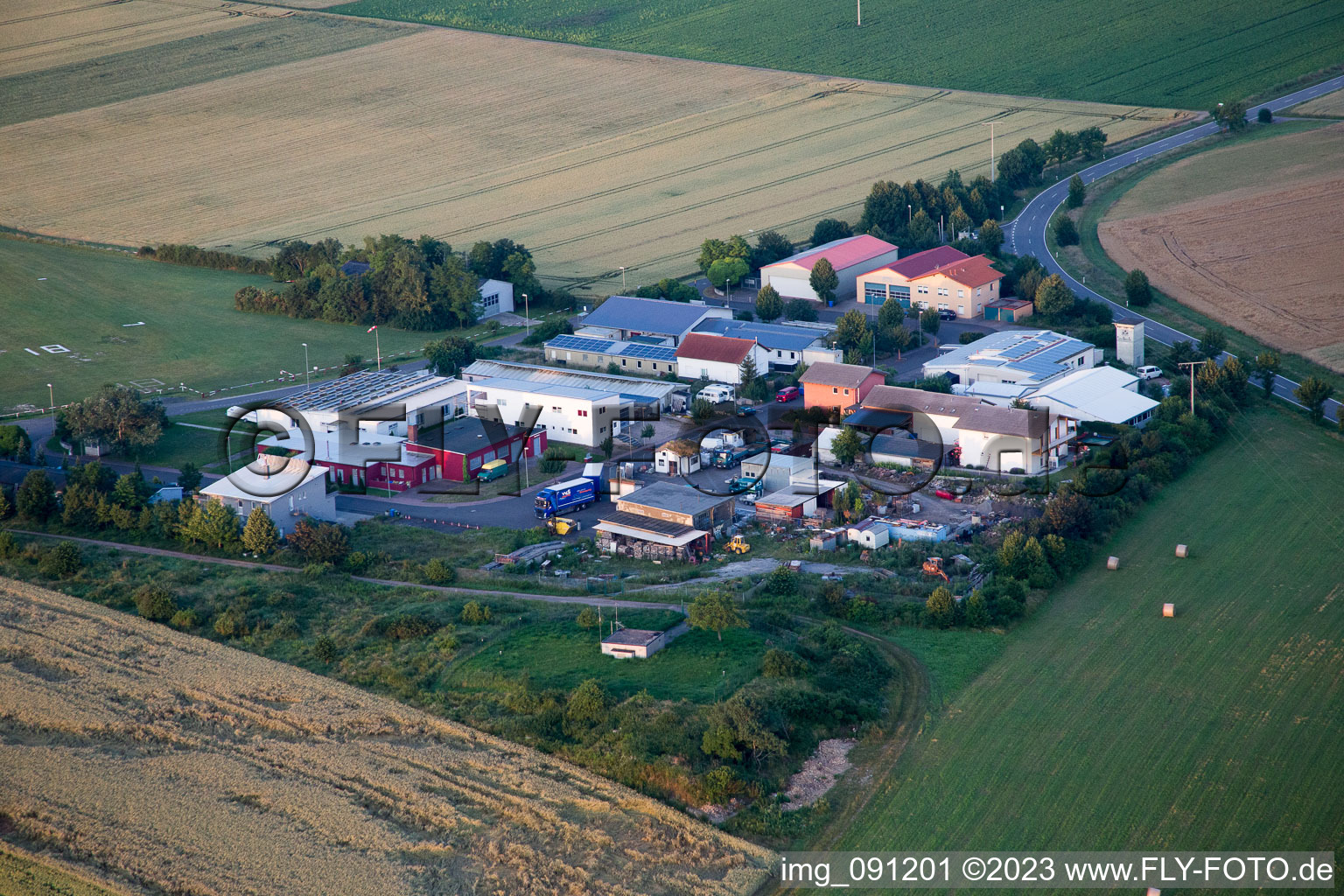 Luftaufnahme von Quirnheim im Bundesland Rheinland-Pfalz, Deutschland
