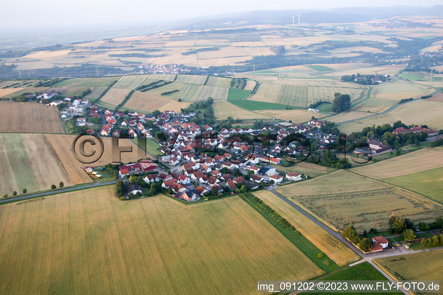 Schrägluftbild von Quirnheim im Bundesland Rheinland-Pfalz, Deutschland