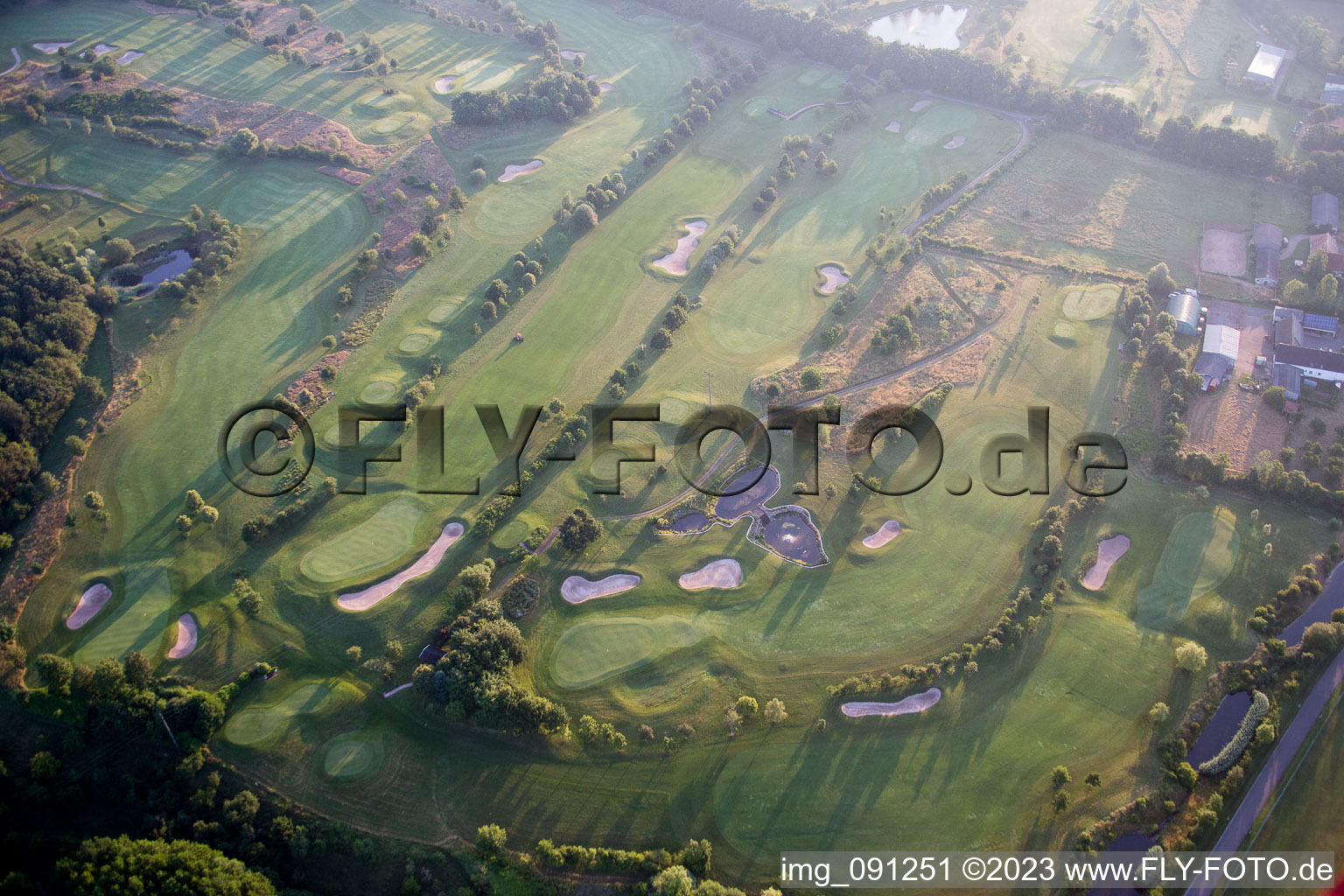 Luftaufnahme von Börrstadt, Golf im Bundesland Rheinland-Pfalz, Deutschland