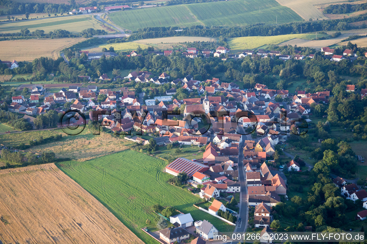 Luftaufnahme von Steinbach am Donnersberg im Bundesland Rheinland-Pfalz, Deutschland