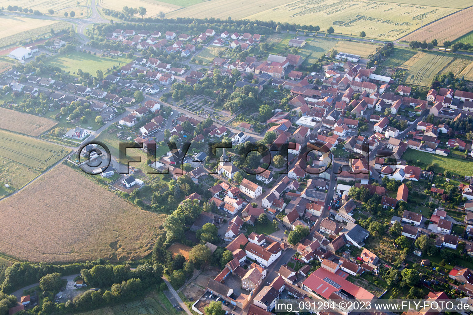 Luftaufnahme von Morschheim im Bundesland Rheinland-Pfalz, Deutschland