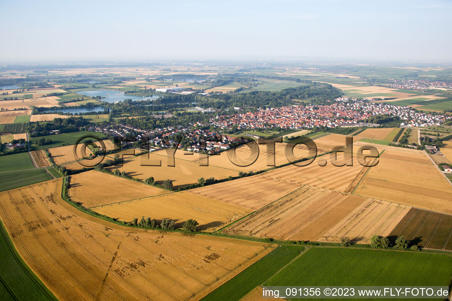 Gimbsheim im Bundesland Rheinland-Pfalz, Deutschland vom Flugzeug aus