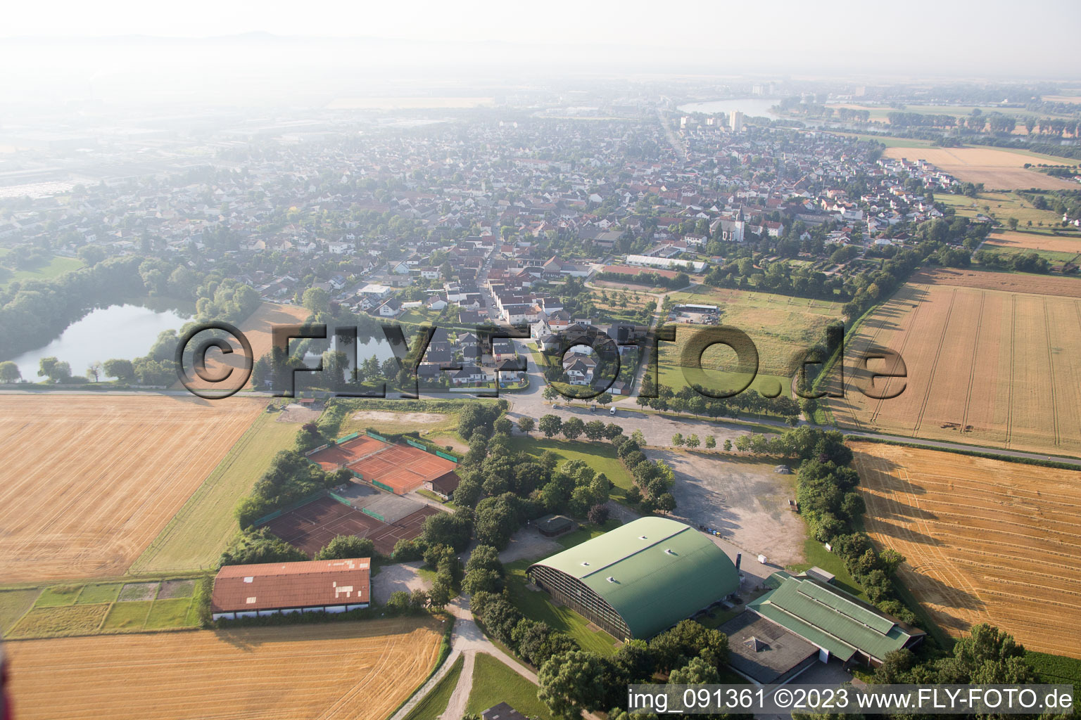 Biebesheim im Bundesland Hessen, Deutschland aus der Luft