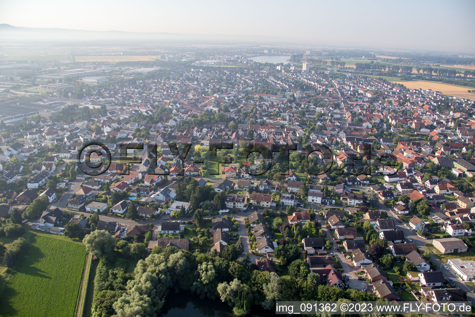 Biebesheim im Bundesland Hessen, Deutschland von oben gesehen