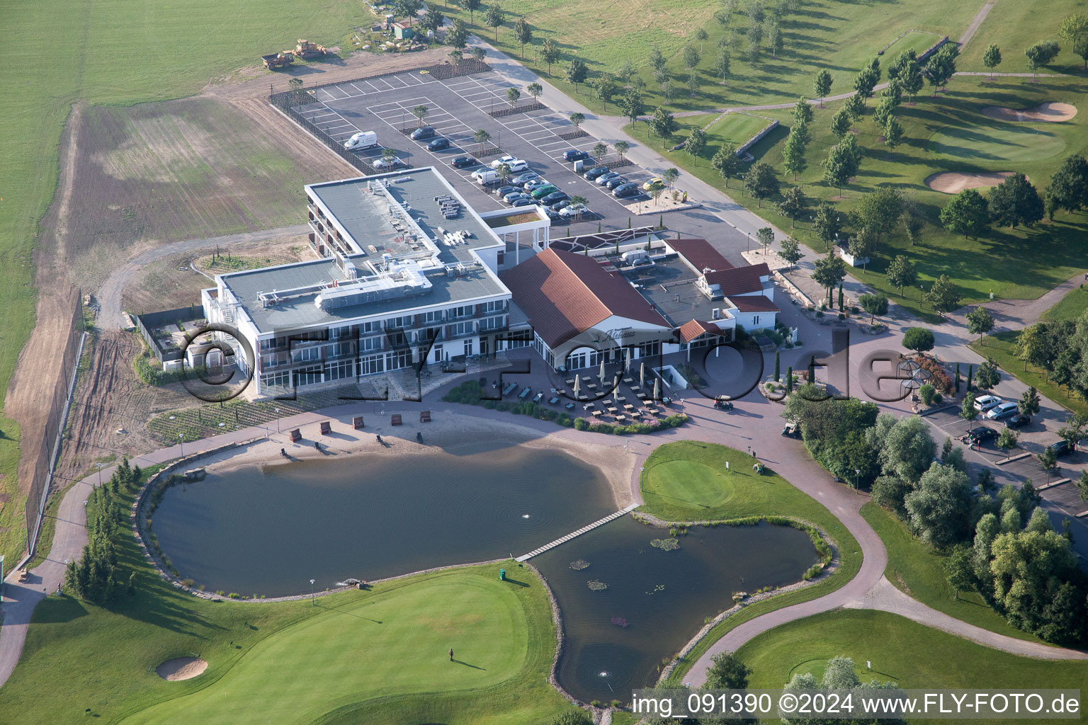 Allmendfeld, Golfresort Gernsheim - Hof Gräbenbruch im Bundesland Hessen, Deutschland aus der Luft betrachtet