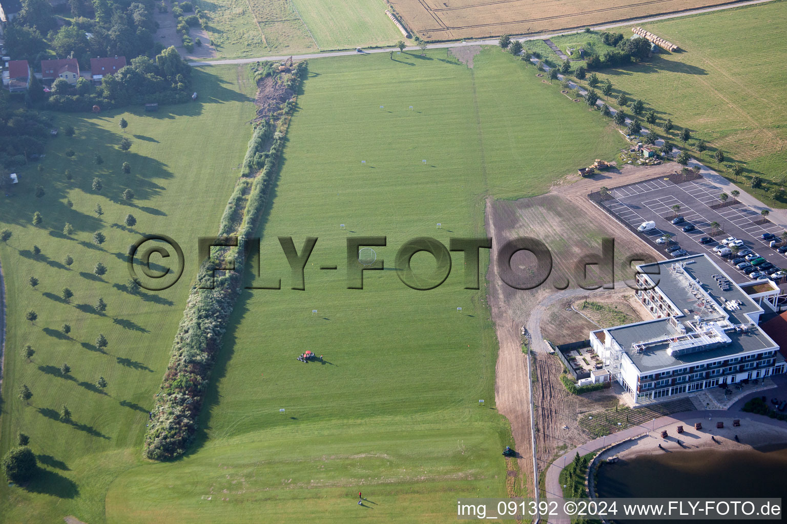 Drohnenbild von Allmendfeld, Golfresort Gernsheim - Hof Gräbenbruch im Bundesland Hessen, Deutschland