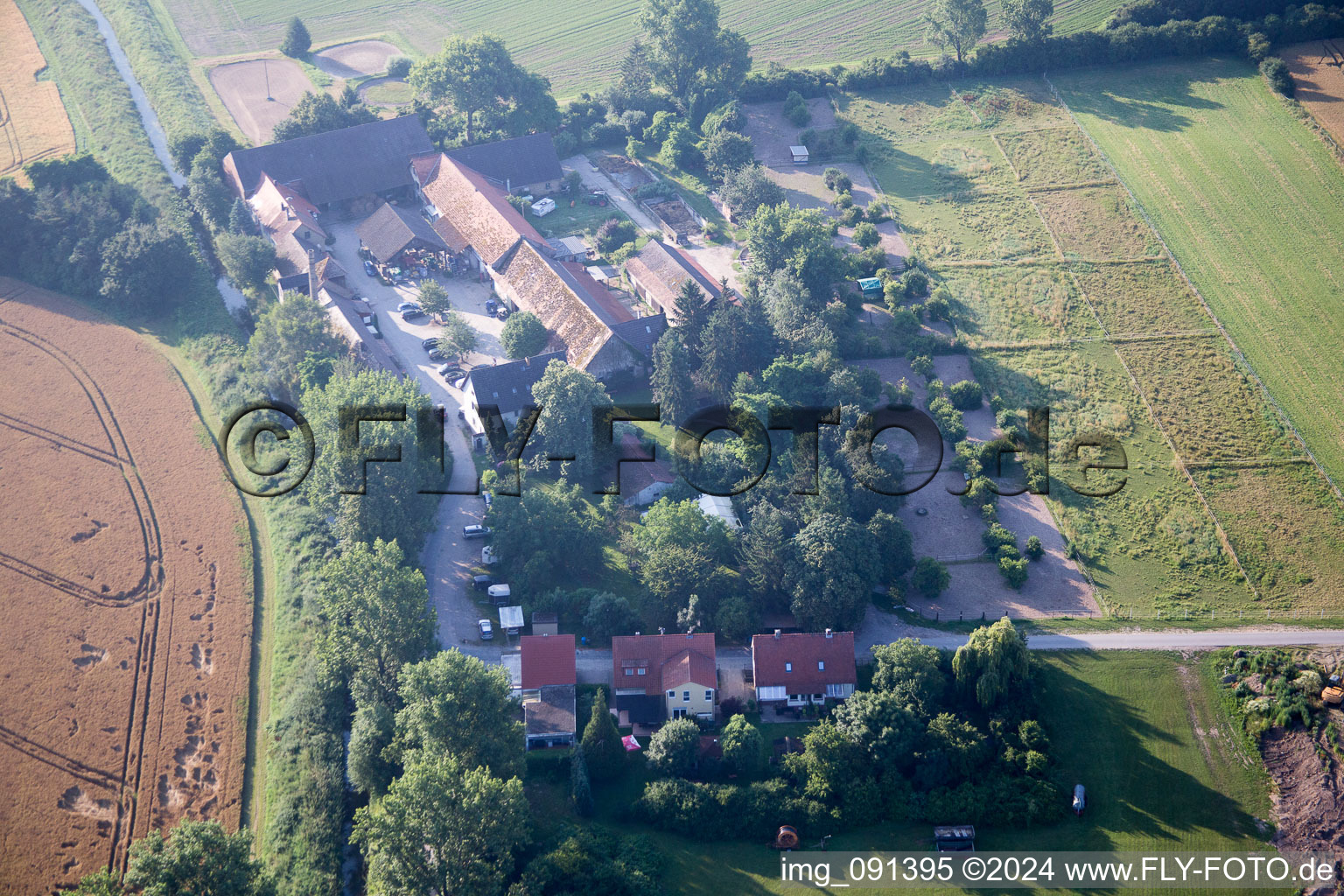 Allmendfeld, Golfresort Gernsheim - Hof Gräbenbruch im Bundesland Hessen, Deutschland von der Drohne aus gesehen