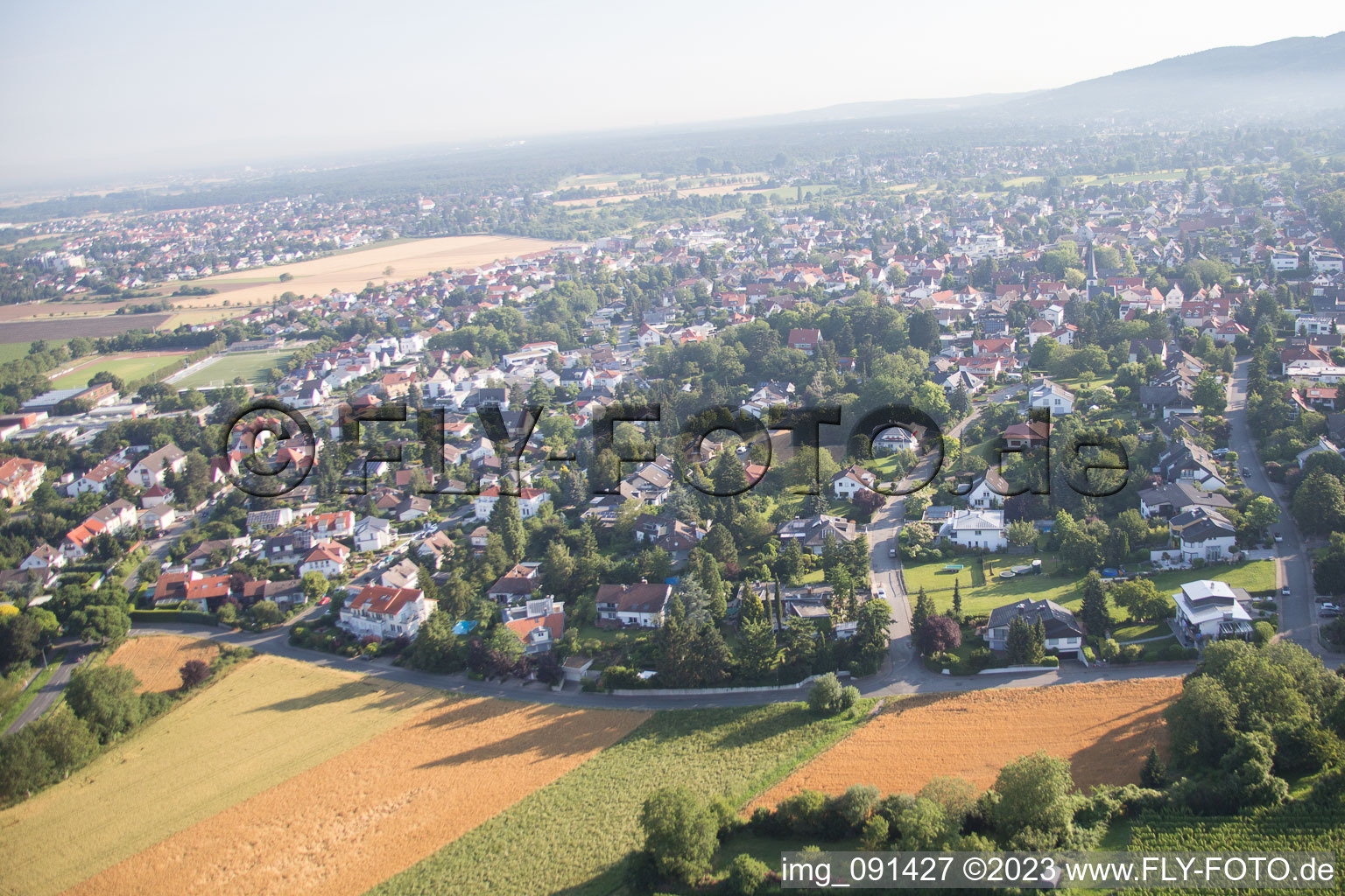 Alsbach-Hähnlein im Bundesland Hessen, Deutschland von der Drohne aus gesehen