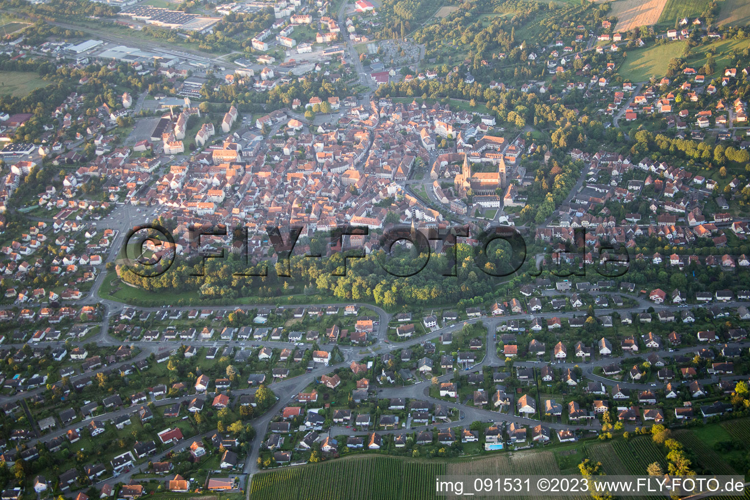 Schrägluftbild von Wissembourg von Nordosten im Bundesland Bas-Rhin, Frankreich
