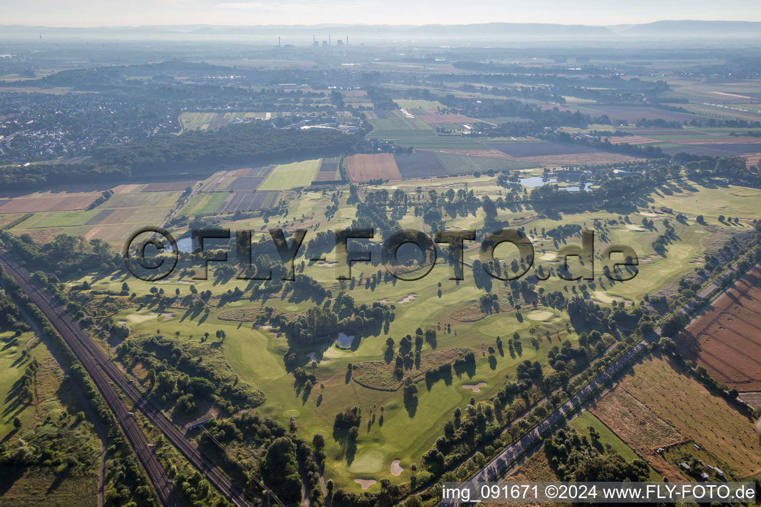 Gelände des Golfplatz Golfplatz Kurpfalz in Limburgerhof in Schifferstadt im Bundesland Rheinland-Pfalz, Deutschland