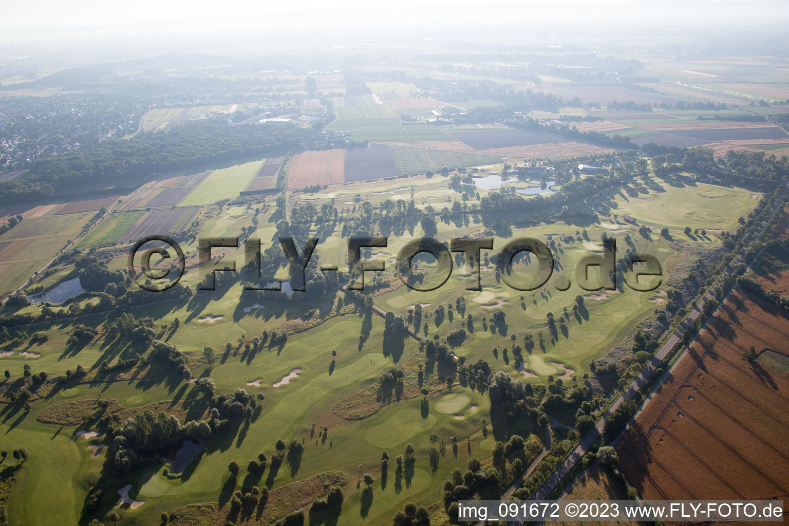 Luftaufnahme von Gelände des Golfplatz Golfplatz Kurpfalz in Limburgerhof im Bundesland Rheinland-Pfalz, Deutschland