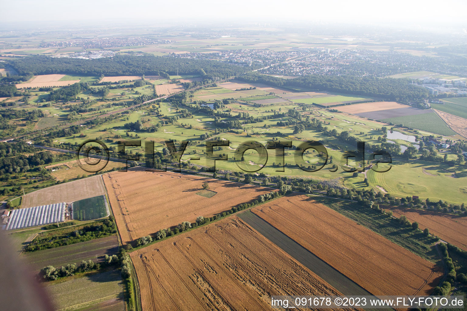 Gelände des Golfplatz Golfplatz Kurpfalz in Limburgerhof im Bundesland Rheinland-Pfalz, Deutschland aus der Luft