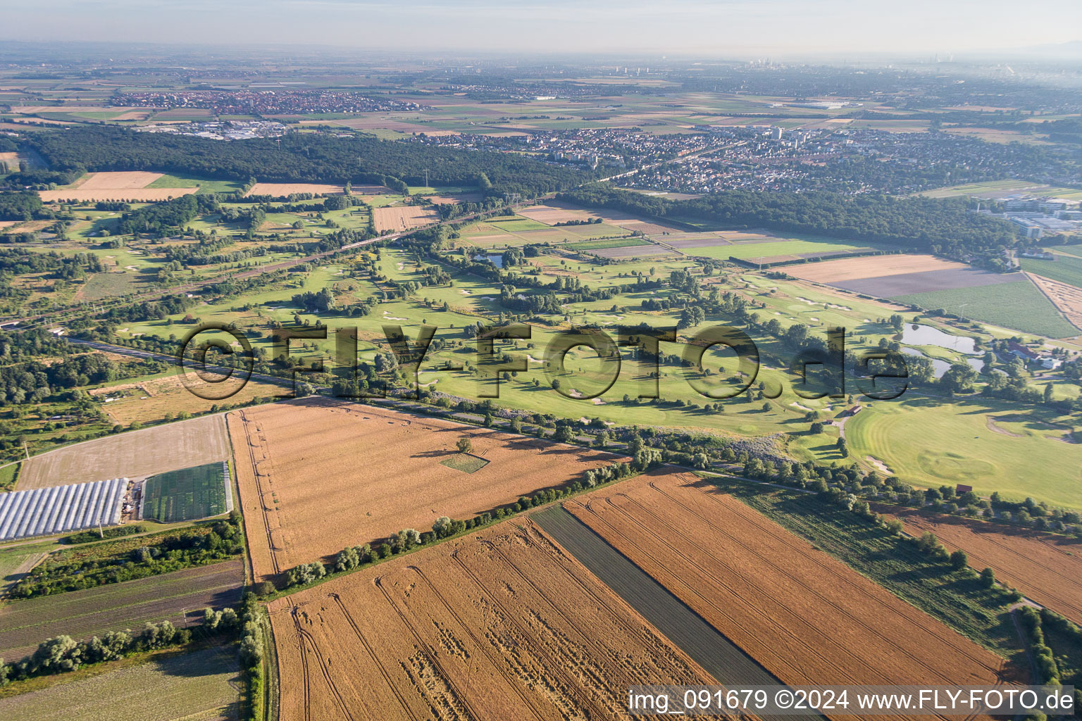 Gelände des Golfplatz Golfplatz Kurpfalz in Limburgerhof im Bundesland Rheinland-Pfalz, Deutschland von oben gesehen