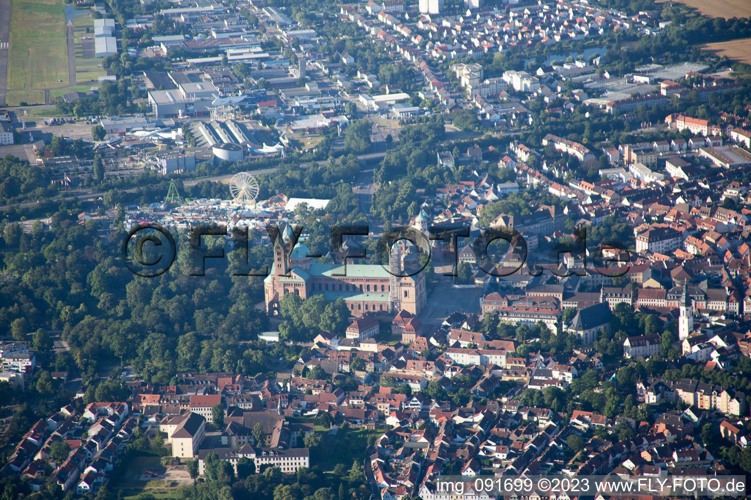 Schrägluftbild von Speyer, Dom im Bundesland Rheinland-Pfalz, Deutschland