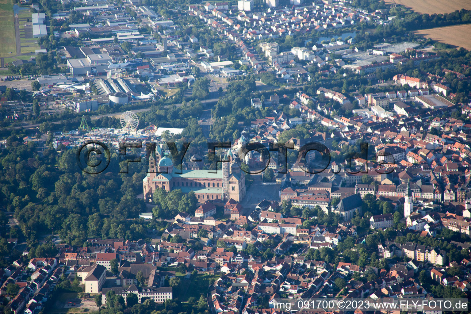 Speyer, Dom im Bundesland Rheinland-Pfalz, Deutschland von oben