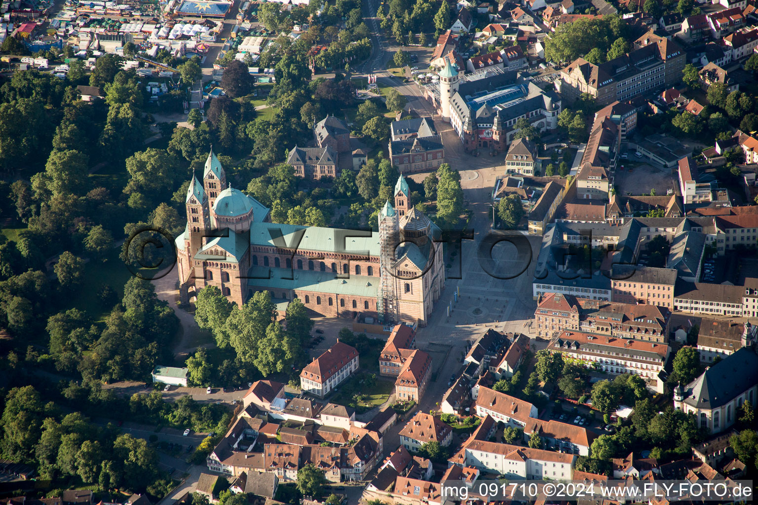 Kirchengebäude der Kathedrale Dom zu Speyer am Domplatz in Speyer im Bundesland Rheinland-Pfalz, Deutschland