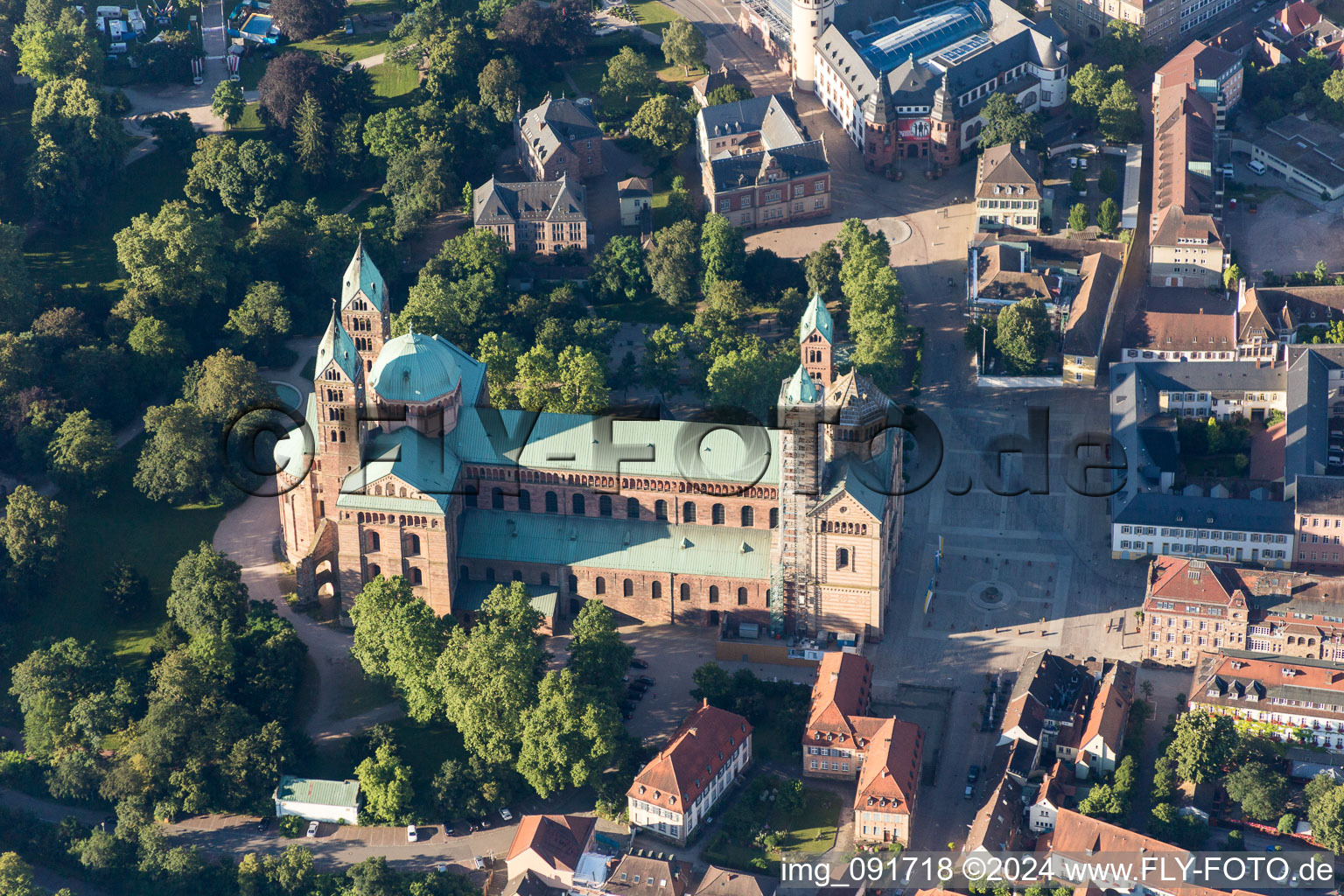 Kirchengebäude des Domes des Dom zu Speyer in Speyer im Bundesland Rheinland-Pfalz, Deutschland