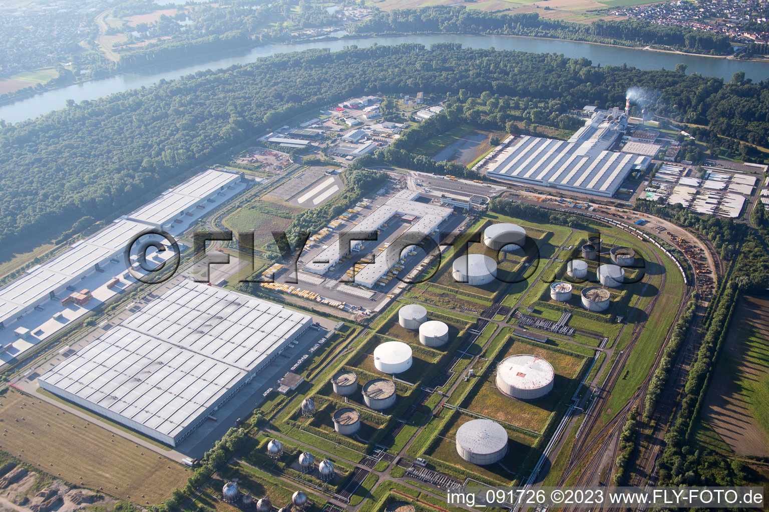 Luftbild von Speyer, Industriegebiet am Flugplatz, DHL Logistik Zentrum im Bundesland Rheinland-Pfalz, Deutschland