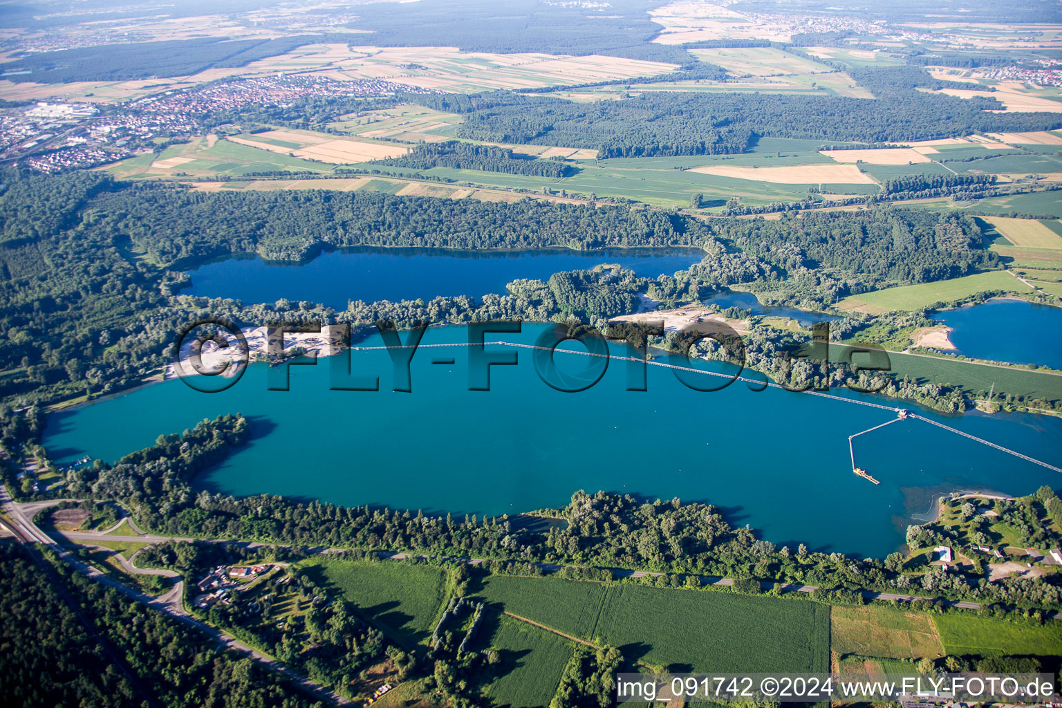 Waldgebiete am Ufer der Seen Erlich, Landgraben und Badesee Dettenheim in Philippsburg im Bundesland Baden-Württemberg, Deutschland