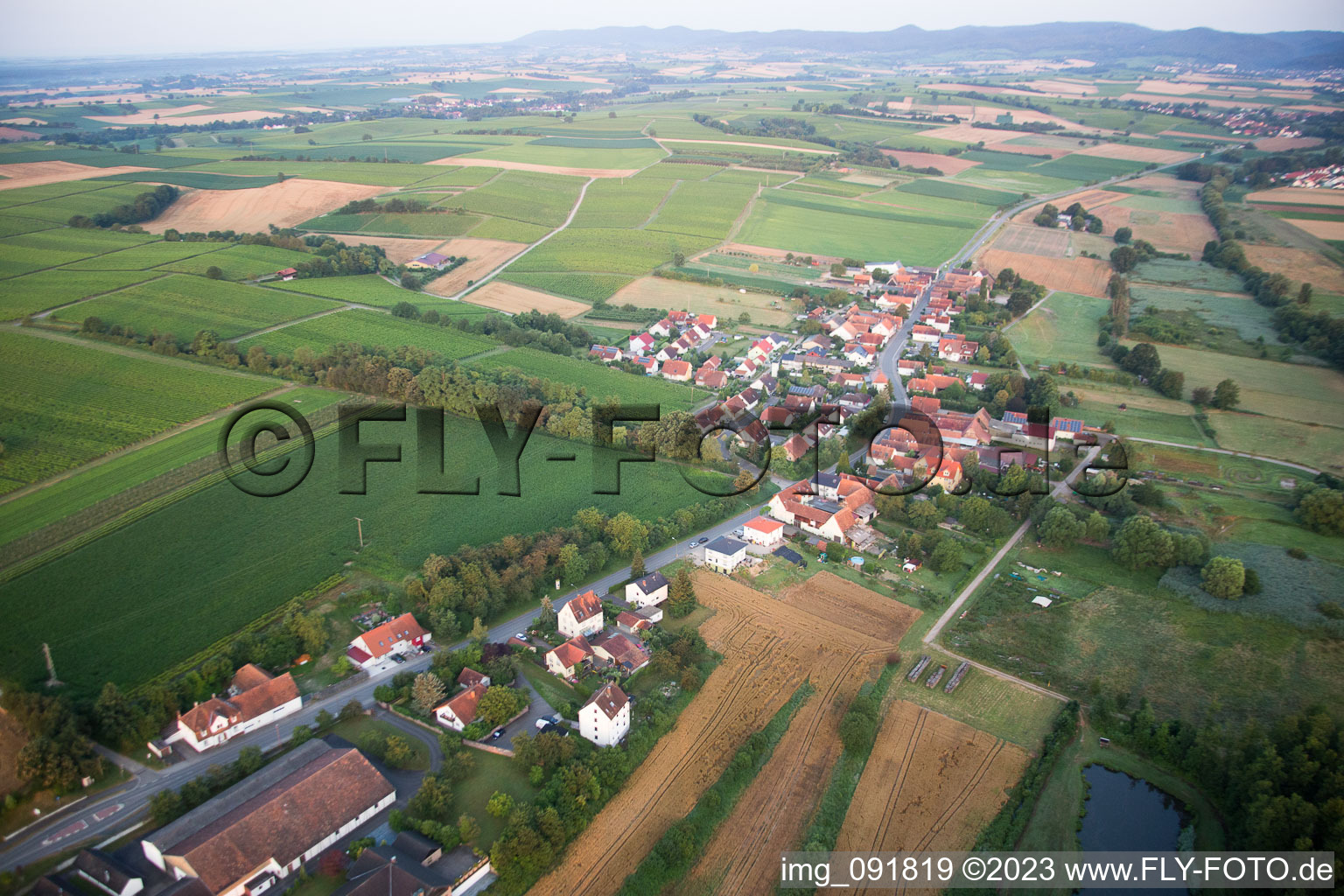 Hergersweiler im Bundesland Rheinland-Pfalz, Deutschland aus der Drohnenperspektive