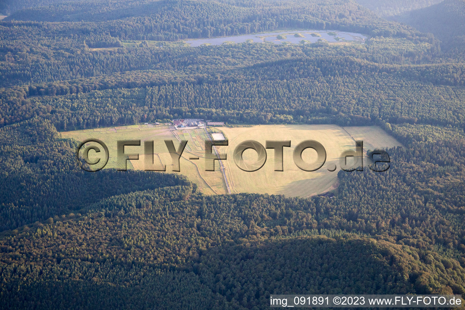 Luftbild von Merzalben im Bundesland Rheinland-Pfalz, Deutschland