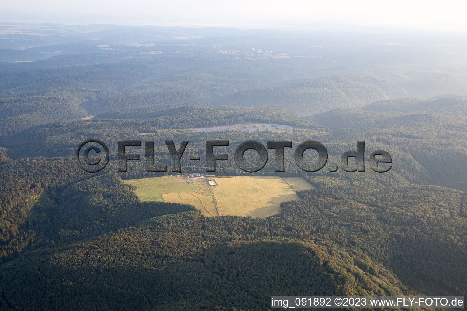 Luftaufnahme von Merzalben im Bundesland Rheinland-Pfalz, Deutschland