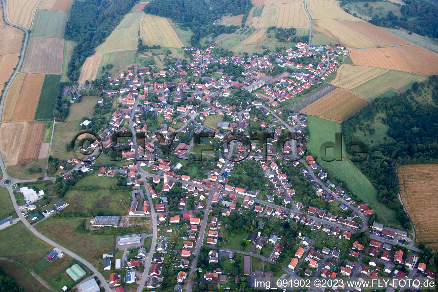 Luftaufnahme von Waldfischbach-Burgalben im Bundesland Rheinland-Pfalz, Deutschland