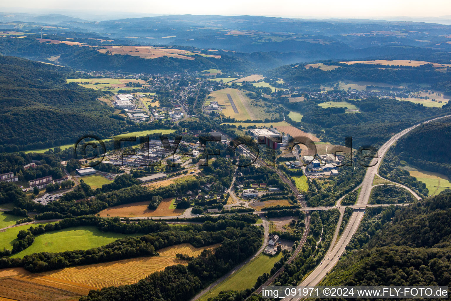 Ausfahrt Birkenfeld der A62 im Ortsteil Neubrücke in Hoppstädten-Weiersbach im Bundesland Rheinland-Pfalz, Deutschland