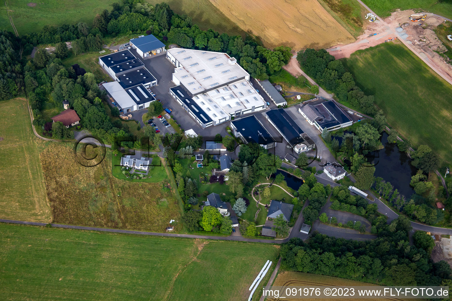 Luftbild von Howatherm Klimatechnik im Ortsteil Traunen in Brücken im Bundesland Rheinland-Pfalz, Deutschland