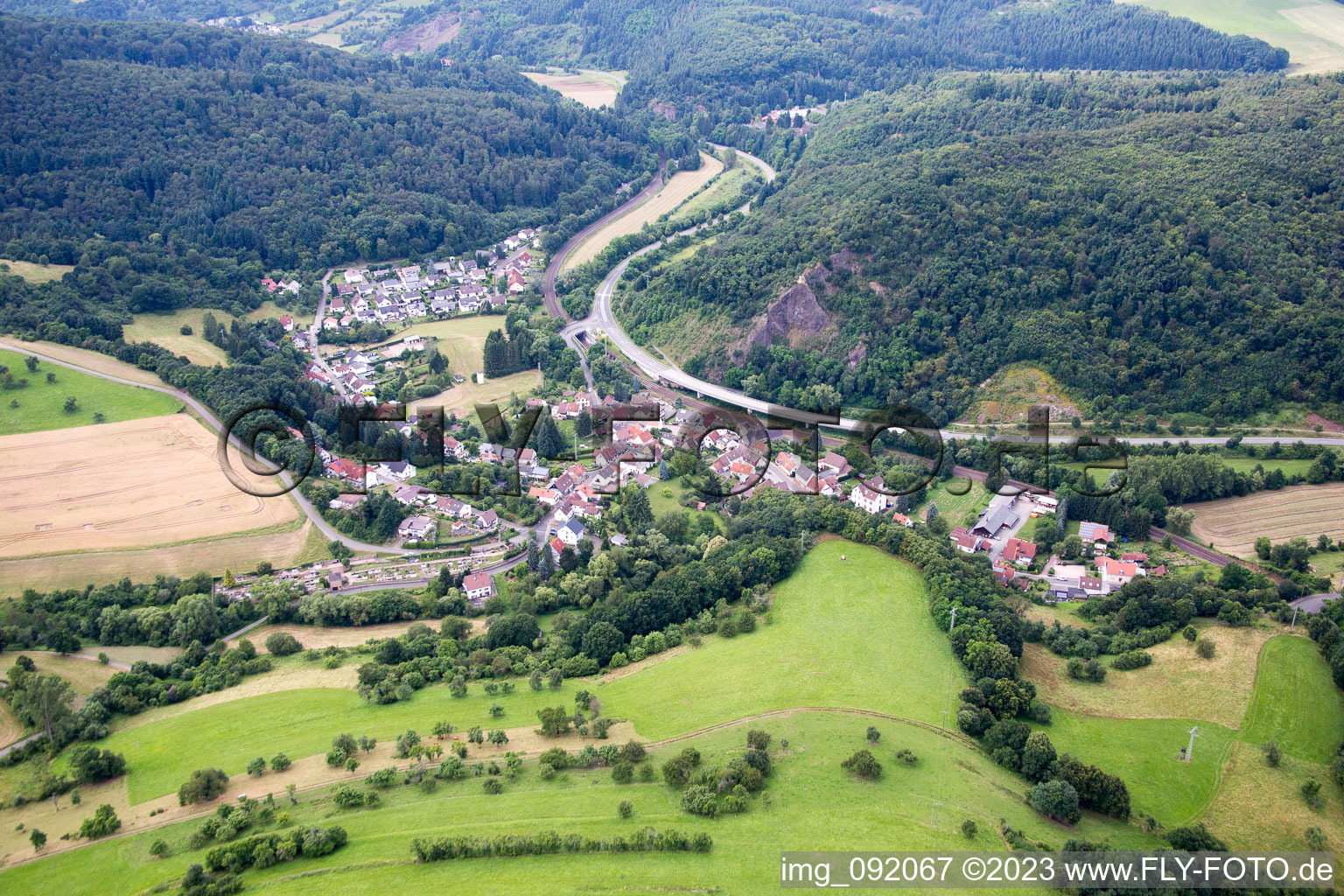 Schrägluftbild von Winnweiler im Bundesland Rheinland-Pfalz, Deutschland